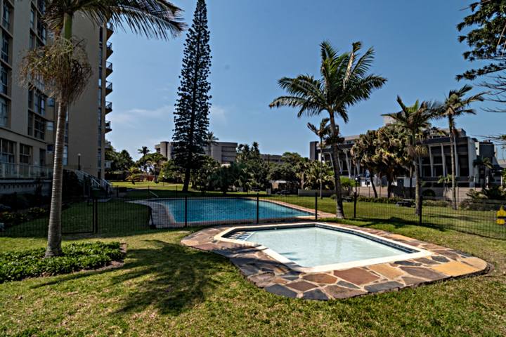 La Ballito 903 Complex pool